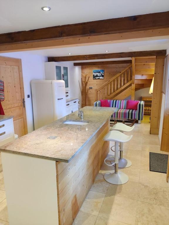 Spacious Ski Chalet In Traditional French Village, Sleeps 8, Four Star With Fibre Broadband Abondance Exterior foto